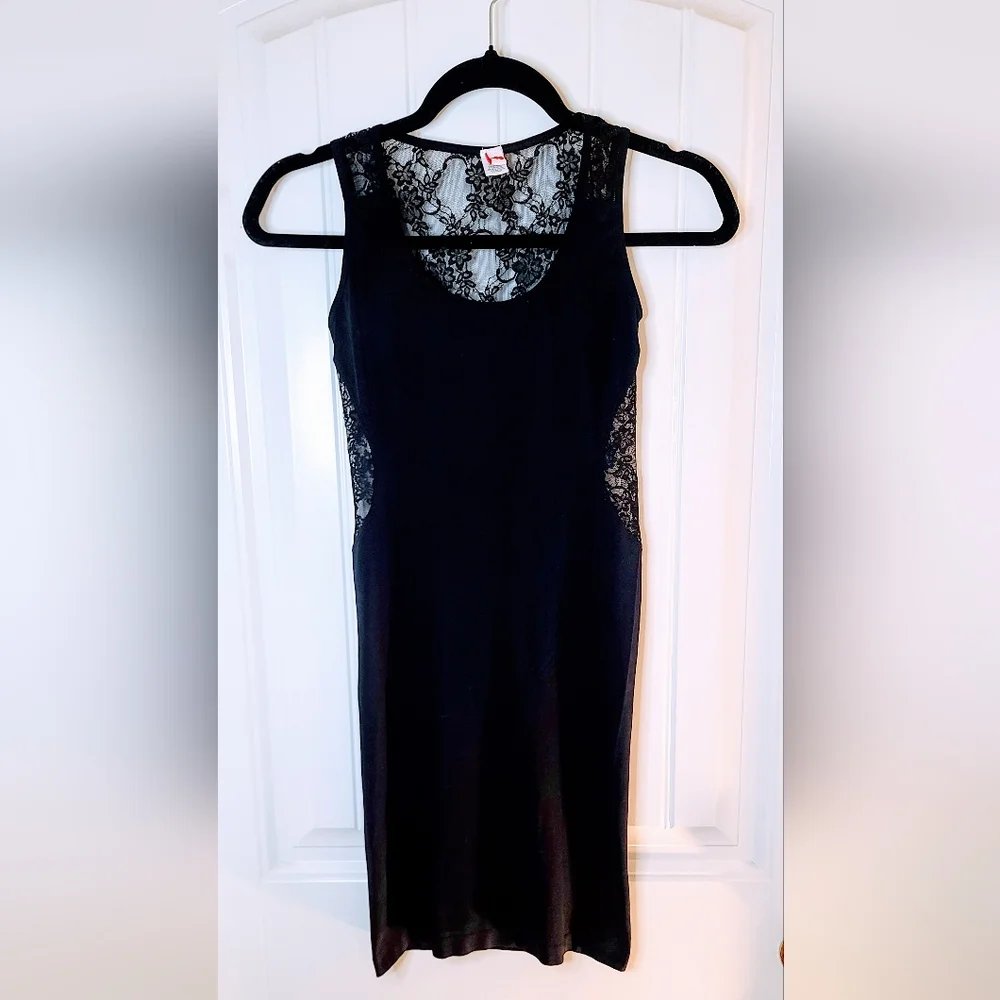 Black fitted Midi Dress with Lace Back S/M